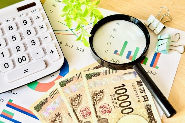 机上の金融データと日本円紙幣